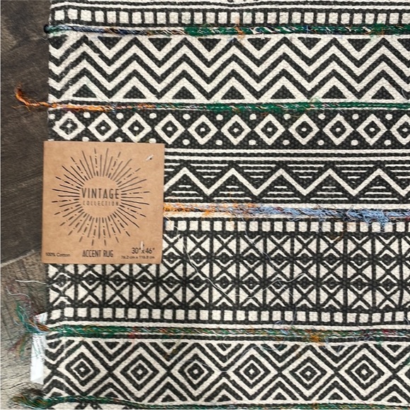 Vintage Collection Accent Rug - Picture 2 of 2